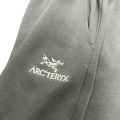 Pantalones grises para clima frío de Arc'Teryx