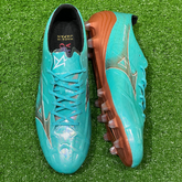 Botas de fútbol Mizuno Alpha FG azul claro, talla 43.5