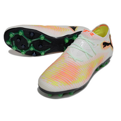 Botas de fútbol Puma Future 8 Low-Cut AG en blanco, naranja y amarillo