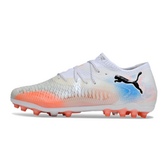 Botas de fútbol Puma Future 8 Low-Cut AG en blanco, naranja y azul