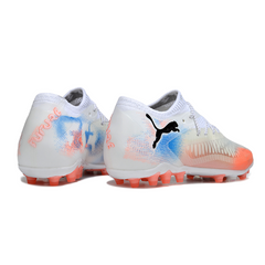 Botas de fútbol Puma Future 8 Low-Cut AG en blanco, naranja y azul