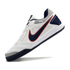 Chuteira Futsal Nike SB Gato X Supreme IC Branca, Azul e Vermelha - VENI Futebol