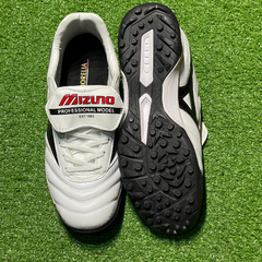 Chuteira Society Mizuno Morelia Sala Classic TF Branca, Preta e Vermelha