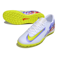 Chuteira Society TF Nike Zoom Mercurial Vapor 16 Academy Branca e Roxa