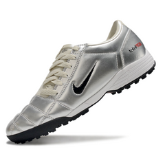 Chuteira Society TF Nike Total 90 III Prateada e Bege