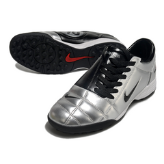 Chuteira Society TF Nike Total 90 III Prateada e Preta