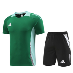 Conjunto de camiseta y pantalón corto verde Adidas