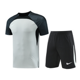 Conjunto de Treino Nike Cinza com Camiseta e Shorts