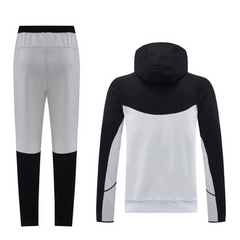 Conjunto chaqueta y pantalón para clima frío de Nike en negro y gris
