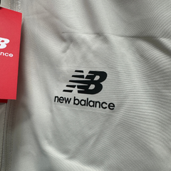 Jaqueta Corta-Vento New Balance Bege