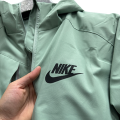 Cortavientos Nike verde claro