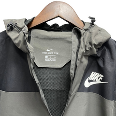 Cortavientos Nike verde y negro