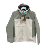 Cortavientos verde y blanco de The North Face