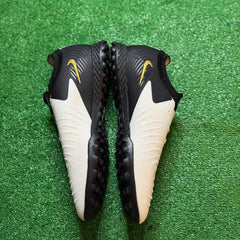 Chuteira Society TF Nike Phantom GX2 Elite Branca e Preta - Tamanho 46 EUR