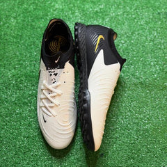 Chuteira Society TF Nike Phantom GX2 Elite Branca e Preta - Tamanho 46 EUR