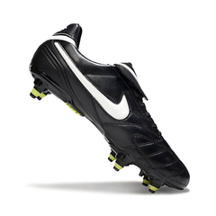 Chuteira Campo Nike Tiempo Legend 5 Elite Preta e Branca SG Trava Mista