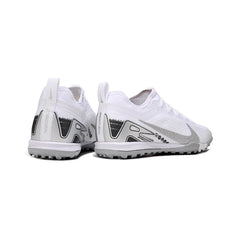 Chuteira Society TF Nike Zoom Mercurial Vapor 16 Pro Branca e Prateada Vini Infantil