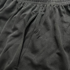 Pantaloncini Adidas neri e bianchi