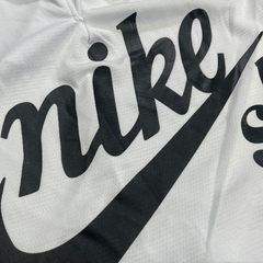 Shorts Nike SB Branco e Preto
