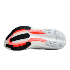 Zapatillas Adidas Ultraboost Light en blanco y naranja