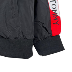 Jaqueta Corta-Vento Tommy Hilfiger Preta, Branca e Vermelha
