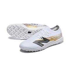 Chuteira Society TF New Balance Furon V8 Elite Branca e Dourada