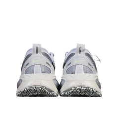 Tênis de Corrida Nike Air Zoom Vomero 18 Branco e Prateado