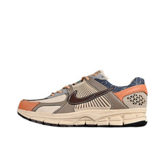 Tênis de Corrida Nike Air Zoom Vomero 5 Bege e Marrom
