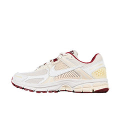 Tênis de Corrida Nike Air Zoom Vomero 5 Bege e Vermelho