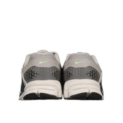 Tênis de Corrida Nike Air Zoom Vomero 5 Marrom