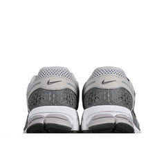 Tênis de Corrida Nike Air Zoom Vomero 5 Cinza