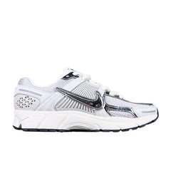 Tênis de Corrida Nike Air Zoom Vomero 5 Branco e Cinza