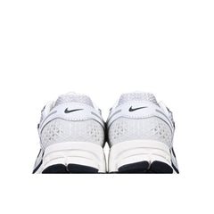Tênis de Corrida Nike Air Zoom Vomero 5 Branco e Cinza