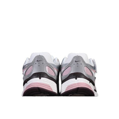 Tênis de Corrida Nike P-6000 Cinza e Rosa