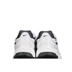 Tênis de Corrida Nike P-6000 Branco e Preto