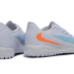 Chuteira Society TF Nike Phantom 6 Academy Branca, Azul e Laranja