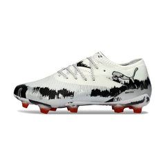 Chuteira Campo FG Puma Future 8 Cano Baixo Branca e Preta