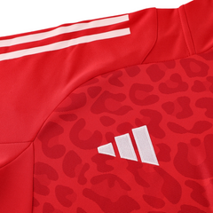 Chaqueta Adidas Tech-Dry Cold Weather en rojo, blanco y amarillo