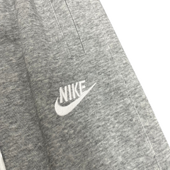 Pantalones grises Nike para clima frío