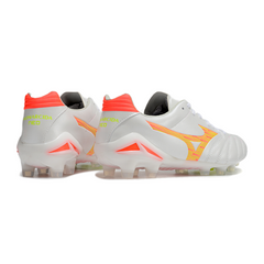 Botas de fútbol Mizuno Morelia Neo IV Pro FG en color blanco, naranja y amarillo