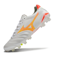 Botas de fútbol Mizuno Morelia Neo IV Pro FG en color blanco, naranja y amarillo