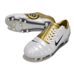 Chuteira Campo Nike Total 90 III FG Branca e Dourada