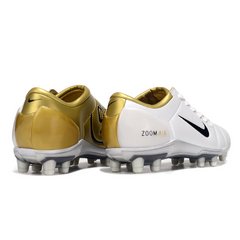 Chuteira Campo Nike Total 90 III FG Branca e Dourada