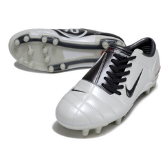 Chuteira Campo Nike Total 90 III FG Branca e Preta
