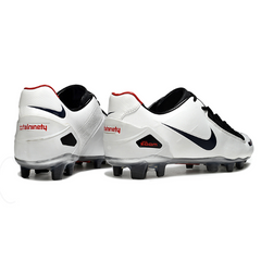 Chuteira Campo Nike Total 90 Laser Elite FG Branca e Preta
