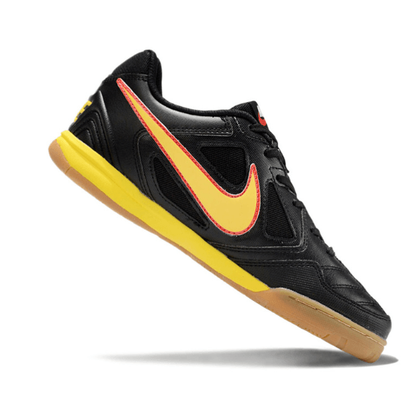 Chuteira Futsal Nike SB Gato X Supreme IC Preta e Amarela - VENI Futebol