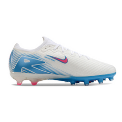 Botas de fútbol Nike Air Zoom Mercurial Vapor 16 Elite AG para niños en blanco, azul y rosa