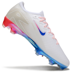 Chuteira Infantil Campo Nike Air Zoom Mercurial Vapor 16 Elite FG Branca, Azul e Laranja