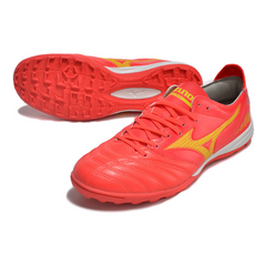 Botas de fútbol Mizuno Morelia Neo III Pro TF Society en rojo y amarillo