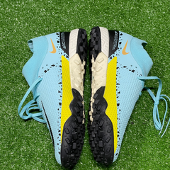 Chuteira Society Nike Phantom GT 2 Pro DF TF Lucent Pack Tamanho 39.5
